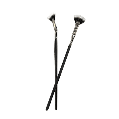 Fächerförmiger abgewinkelter Pinsel